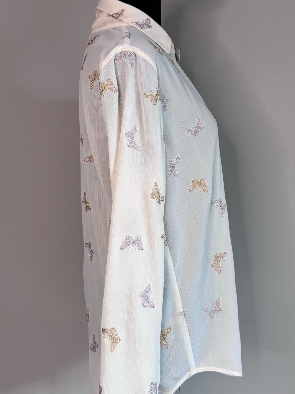 L'AGENCE
LAURENT EMBROIDERED BLOUSE - MULTI BUTTERFLY - Picture 8 of 10